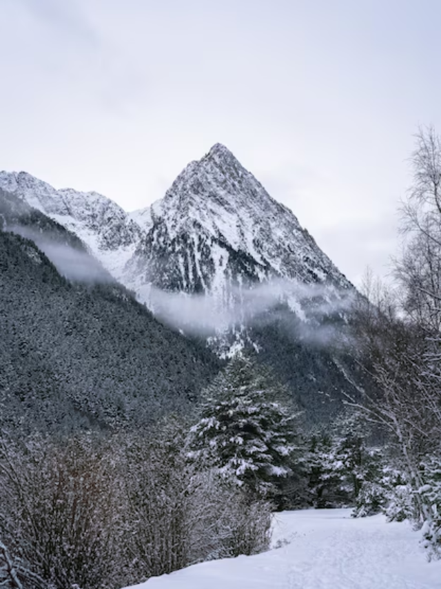 SNOW FALLS ON MOUNT WASHINGTON AS FIRST OF WINTER ARRIVES